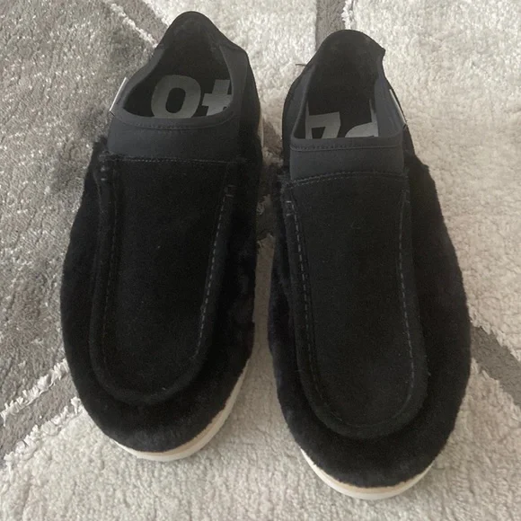 P448 bubble Genuine shearling slip on sneakerin black